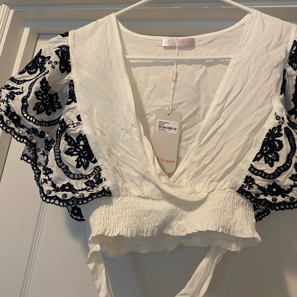 Crop top flowy sleeves - Picture 2 of 3